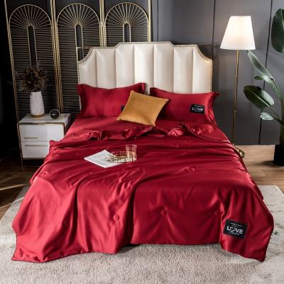 China Hot Sale Nondisposable Quilt Comforter Hilton Hotel Comforter Summer Cool Like Naked Sleep Comforter Quilt With Bag for sale