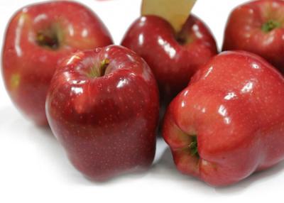 China Delicious Sweet Red Apple With 18 KG - 72 , 80 , 96 , 112 Pieces for sale