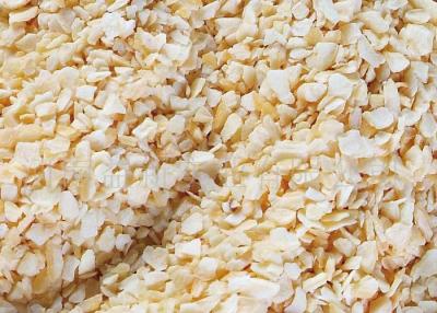 China Dehydrated Garlic Flakes , Fired Garlic Granules 24 Months Shelf Life for sale