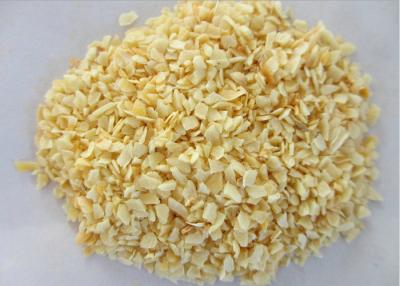 China Standard Roasted / Oiled / Fried Garlic Granules With Root Golden Yellow for sale