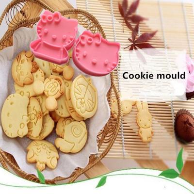 China Sustainable 2 Piece Kids DIY Tools Plastic Cookie Animal Fondant Cookie Press Cutter Plunger Cutter Baking Set for sale