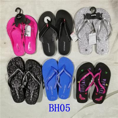 China Cheap Wholesale Anti-Smell Women's Running Flip Flops PVC Strap Eva Outsole Printed Slippers for sale