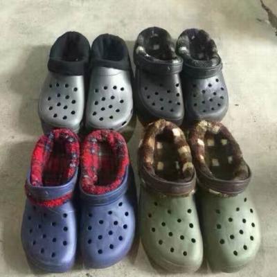 China Anti-Smell Stock Lot Shoes Garden Clog Eva Hole Shoe Mens Womens Kids Winter Clogs With Fur Inside for sale