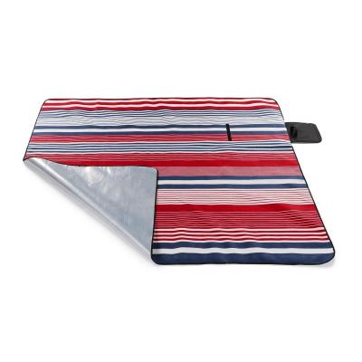 China Ultralight and Portable Durable Mat Waterproof Extra Large Outdoor Picnic Blanket Mow Blanket Blanket with Aluminum Stand for Family Concerts Beach Park for sale