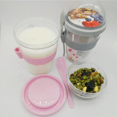 China 16oz Breakfast Yogurt Container Single Wall Custom Printed Plastic Cup On Match Lid With Spoon for sale