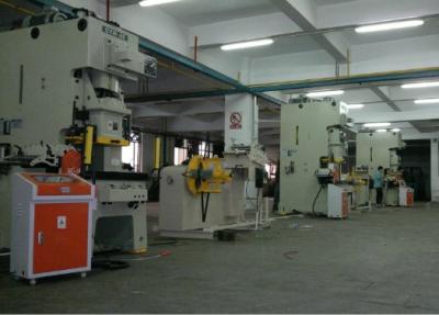 China PLC Program Metal Punch Press Feeding Equipment  With Automatic Lubrication System for sale