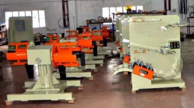 China Motor Drive De Coiler Machine , Automatic Double Mandrel Hydraulic Decoiler for sale