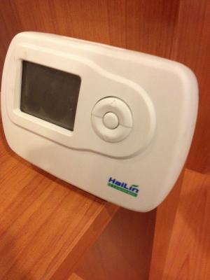 China Commercial Programmable Thermostat 24V with Soft touch keypad for sale