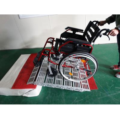 China Exterior Aluminum Portable Door Rolling Ramp Handicap For Home for sale