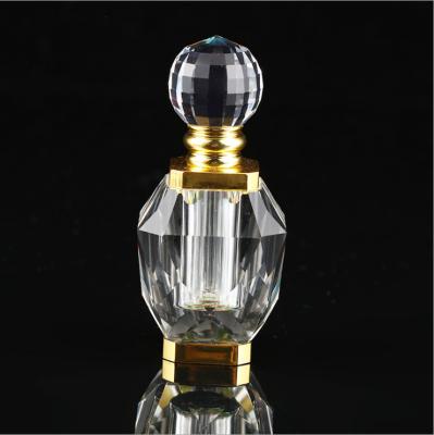 China Europe Hand Carved Clear White Crystal Oil Bottle Crystal Jewelry Perfume Essential Oil Bottle for sale