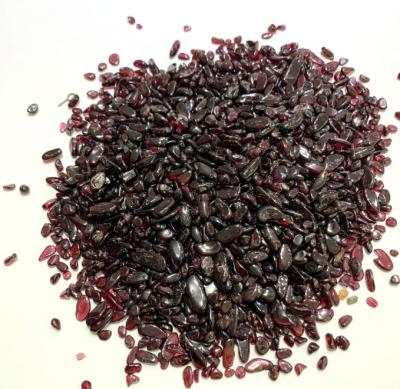 China Natural Macadam Garnet Crystal Crushed Stone from China Crystal Gravel Tumbled Stone Quartz for sale