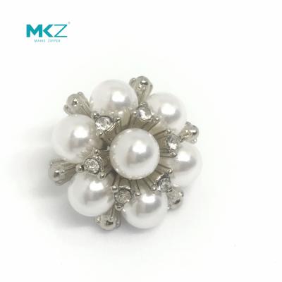 China Flower 36L 23mm Rhinestone C42 Metal Diamond Buttons for sale