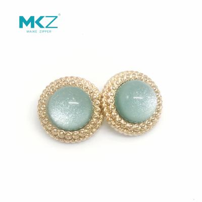 China Künstliches Metall Emerald Polka Dots C44 36L knöpft Gold überzogen zu verkaufen