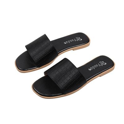 China 2021 new fashion trend flat bottom slippers casual slippers beach slippers for sale