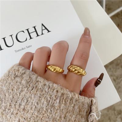 China Luxury Wholesale CLASSIC Chunky Twisted Crescent Dome Ring 18k Gold Plated Stainless Steel Seal Ring Statement Striped 2021 Jewelry for sale