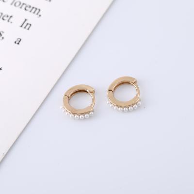 China Cute Round Gold Plated Round Stud Earrings Environmentally Friendly Natural Pearl Earring Factory Original Design for sale