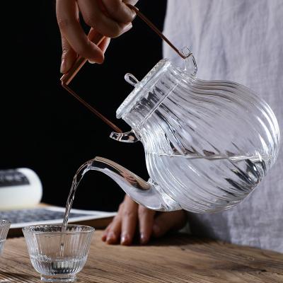 China Viable custom handblown transparent glass teapot 850ML with handle filter maker for sale