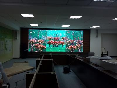 China 900-1100nits P4 / P5 / P6 Indoor LED Display HD Slim LED Video Display For Stage for sale