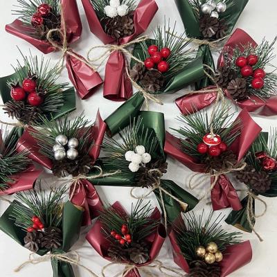 China Christmas decoration factory supply gift box diy christmas decoration christmas flower bouquet mini christmas dry creative bouquet for sale