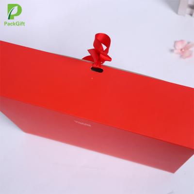 China New Design Recycled Materials 350 Gsm Art Paper Red And Green Color Christmas Packaging Gift Boxes With Ribbon for sale