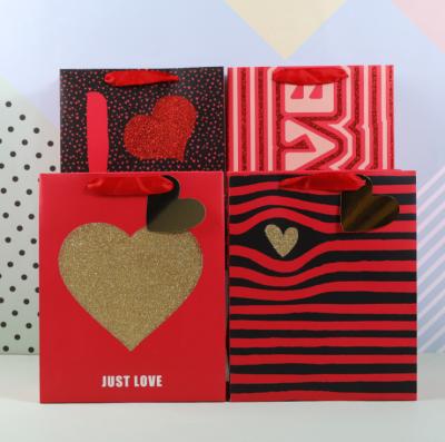 China Recycled Materials 2021 Hot Selling Valentines Day Gifts Paper Bags In Stock for sale