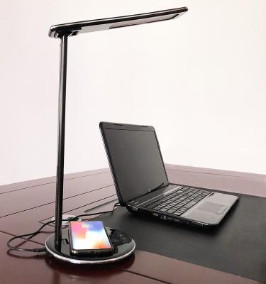 China Modern desk hot sale table lamp with wireless charger and eye protection 4 level mode led table lamp for sale