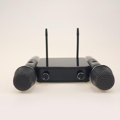 China Handheld Microphone Portable 2 Channel Wireless Microphone For Singing for sale