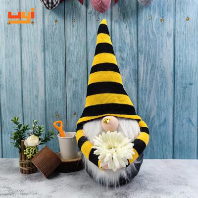 China Eco-friendly Materials Flower Shelf Warm Handicraft Decoration Handwork Bee Nisse Elf Family Scandinavian Swedish Gnome for sale