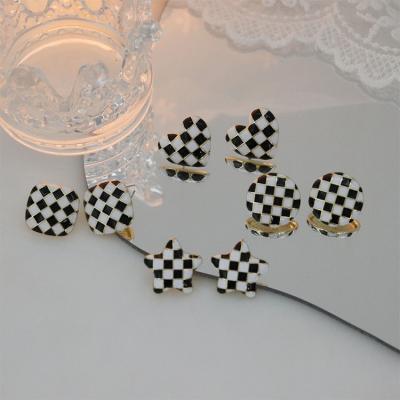 China Fashion Jewelry New CLASSIC Design Checkerboard Stud Earrings Simple Black And White Checkerboard Pattern Geometric Earrings for sale