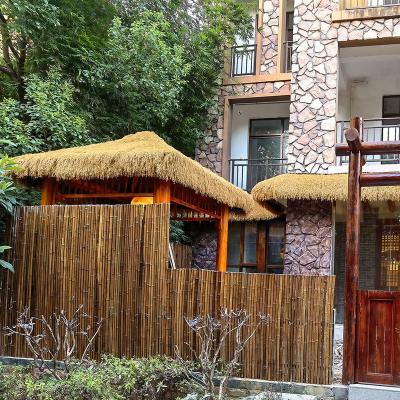 China High Quality Fluffy And Dense Roll Thatch UV Resistant Roof Thatch Lawn Roof Decorative Lawn for sale