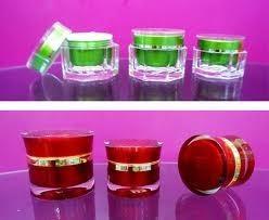 Chine Clair ronde acryliques en pots, petits contenants de cosmétiques en plastique avec couvercle à vendre