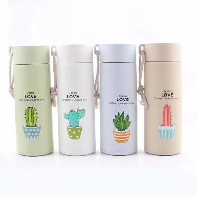 China Viable Custom Logo Cartoon Pattern Water Bottle Glass Water Bottles With Custom Logo for sale