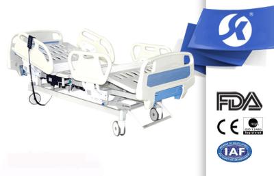 China Fully Electric Hospital Bed With Soft Connection Handheld Controller for sale