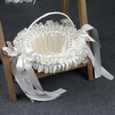 China New Precise Gift Box The Holiday White Exquisite Event Event Flower Basket Bridesmaid Viable Wedding Lace Flower Basket for sale