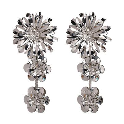 China New TRENDY flower earrings for women ladies long drop dangle earrings earrings border jewelry for sale