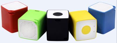 Chine Le haut-parleur 62.5g de Bluetooth de cube mené par ordinateur portable s'allument vers le haut du PC d'ordinateurs de haut-parleur de cube à vendre