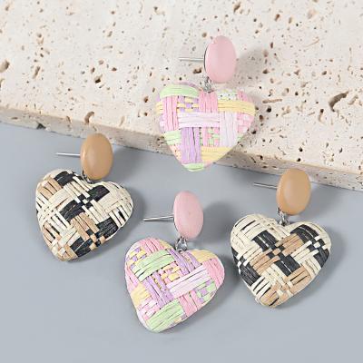 China New Fashion Raffia Weave Earrings Luxury Handmade Faux Leather Heart Stud Earrings For Women for sale