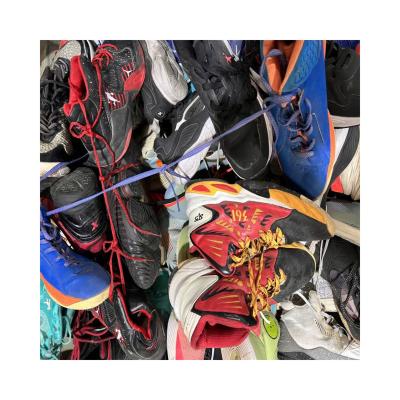 China Cheap casual wear factory price second hand shoes man fashion sneakers bullets used shoes for sale