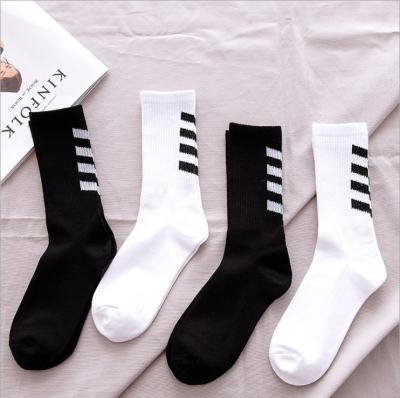 China New Fashion QUICK DRY Cotton CIA Cotton Black White Men's Stripe Crew Socks High Top Sports Skateboard Blaze Street Happy Long Custom Socks On Sale for sale