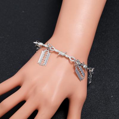 China Romantic Ladies Fashion Jewelry Wholesale Simple Blade Bracelet for sale