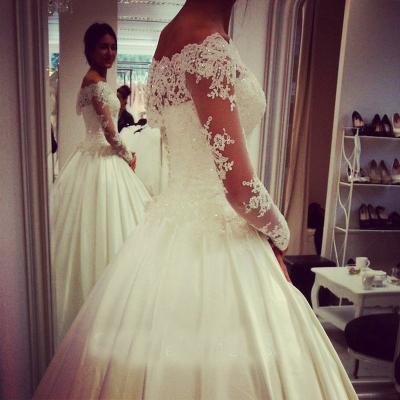 China NE120 breathable design 2022 new bride women sheath long wedding dress lace satin applique pearl long ball gown for sale