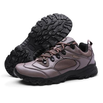 China 2022 wholesale custom made black and white women's fashion brand protection men's running sneakers wear-resistant sneakers for sale