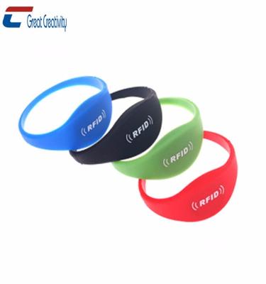 China Custom waterproof/waterproof UHF, high frequency, SI Smart chip rfid silicone wristband passive nfc wristband wristband for sale