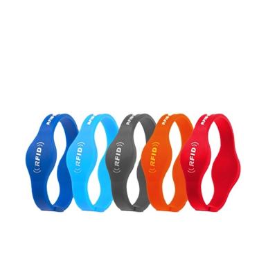 China Waterproof Waterproof / Waterproof SI HF RFID Dual Frequency NFC Silicone Wristband for sale