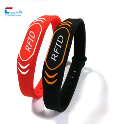 China 13.56MHz RFID Silicone Smart Wristband Media Wristbands Colorful Waterproof/Waterproof NFC Social Wristband for sale