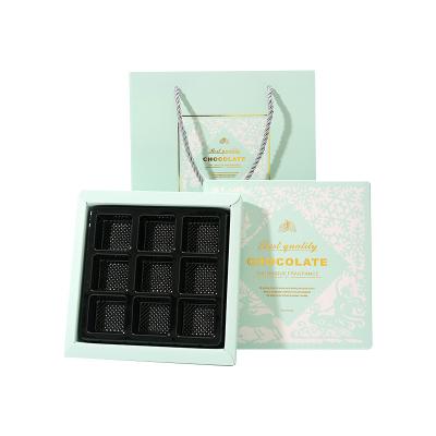 China Recyclable Take Away Food Box Chocolate Box With Lid Macaron Box Packaging for sale