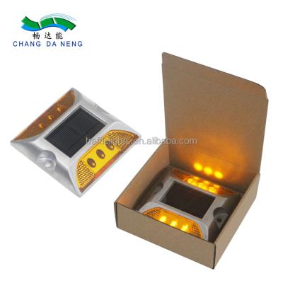 China Aluminum Alloy Stable Quality Solar Led Pedestrian Traffic Light Road Marker for sale