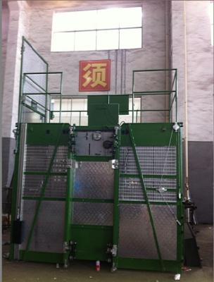 China VFD SC100 Personalized Goods Material and Personnel Hoist with 0 - 63m / min used for oil fields and chemical industries for sale