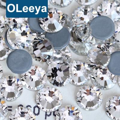 China Factory 2058 Shiny Style Oleeya Refractive Glue German Powerful Crystal Hotfix Rhinestones For Luxury Wedding Dress High Index for sale