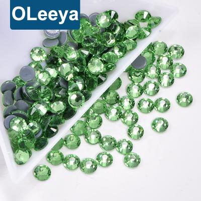 China Shinny Very Oleeya Factory Wholesale A4 Grade Gem Stone SS6-SS30 Hot Fix Glass Rhinestone For Sandals Decoration for sale